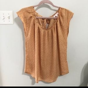 Short sleeve floral blouse with tie back